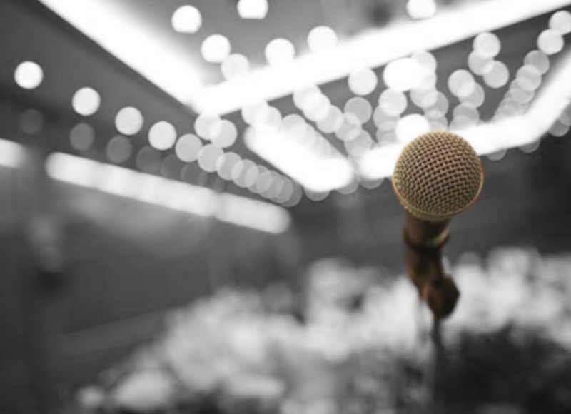 (image: Microphone on stage.)